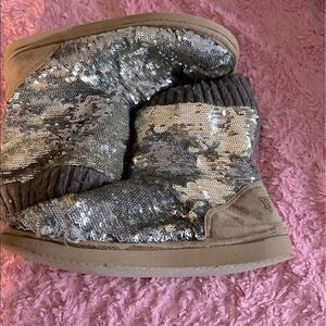 Vs pink rare silver /blue mermaid sequin Mukluk Ugg slipper boot’s /shoes M 7/8